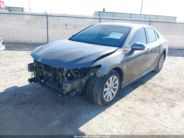 4T1B11HK4KU703657 2019 TOYOTA CAMRY - Image 2