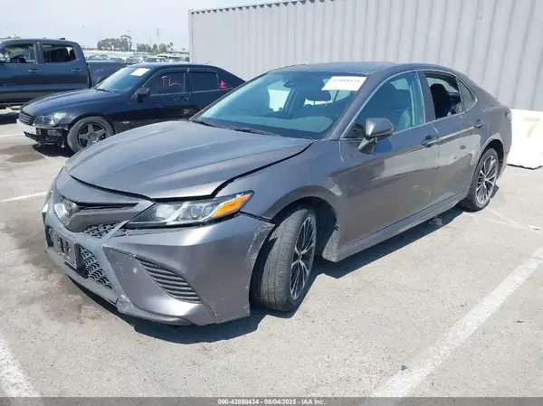 4T1B11HK4KU708826 2019 TOYOTA CAMRY - Image 2