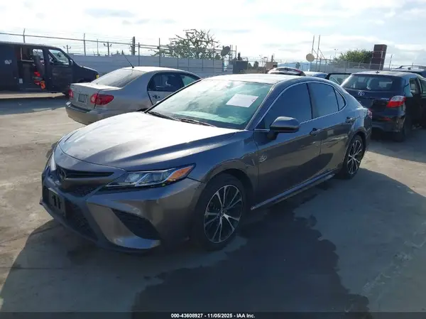 4T1B11HK4KU712813 2019 TOYOTA CAMRY - Image 2