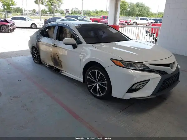 4T1B11HK4KU737937 2019 TOYOTA CAMRY - Image 1