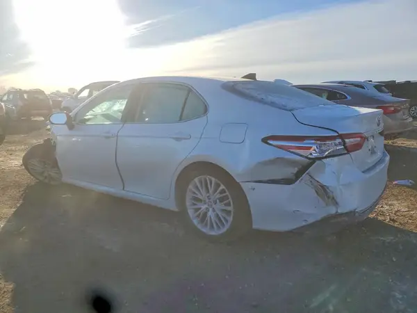 4T1B11HK4KU743933 2019 TOYOTA CAMRY - Image 2