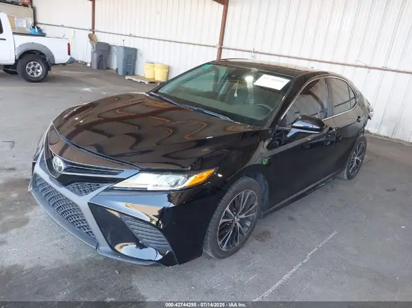 4T1B11HK4KU801149 2019 TOYOTA CAMRY - Image 2