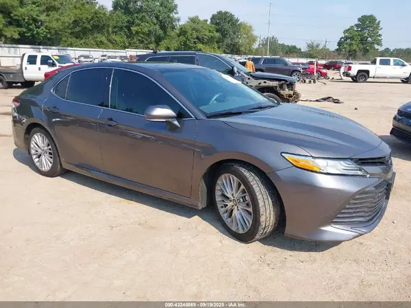 4T1B11HK4KU802107 2019 TOYOTA CAMRY - Image 1