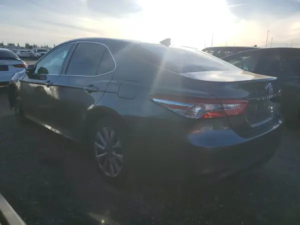 4T1B11HK4KU805198 2019 TOYOTA CAMRY - Image 2