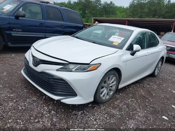 4T1B11HK4KU828688 2019 TOYOTA CAMRY - Image 2
