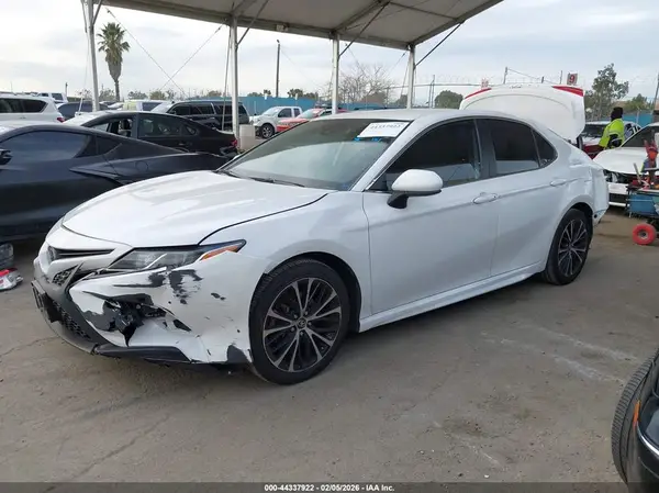 4T1B11HK4KU840677 2019 TOYOTA CAMRY - Image 2