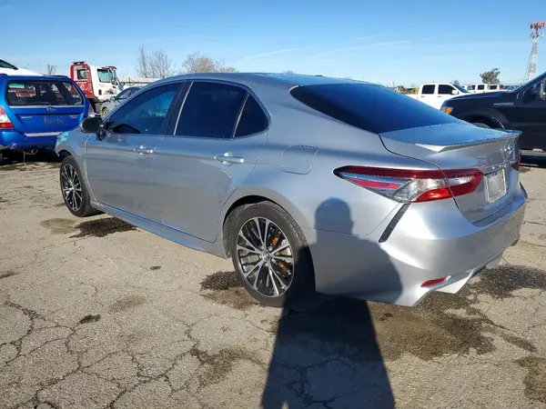 4T1B11HK5JU002589 2018 TOYOTA CAMRY - Image 2