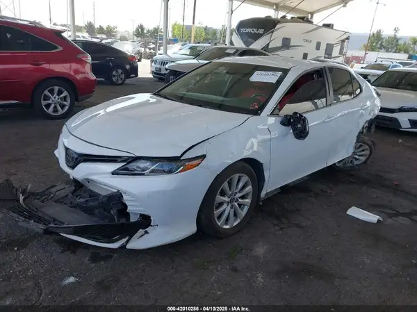 4T1B11HK5JU003225 2018 TOYOTA CAMRY - Image 2