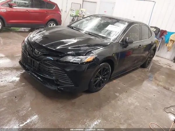 4T1B11HK5JU003239 2018 TOYOTA CAMRY - Image 2