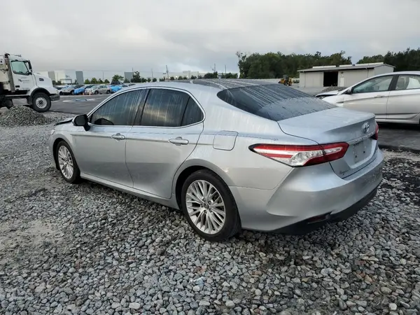 4T1B11HK5JU003371 2018 TOYOTA CAMRY - Image 2