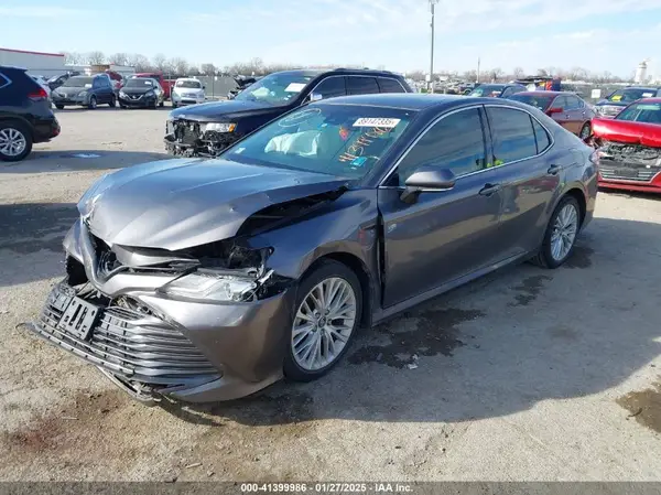 4T1B11HK5JU005122 2018 TOYOTA CAMRY - Image 2
