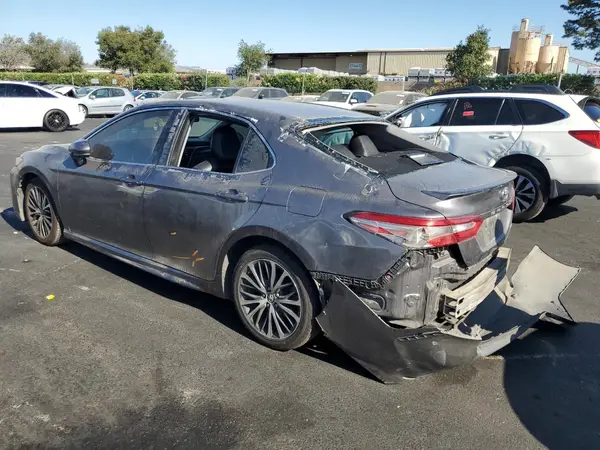 4T1B11HK5JU005461 2018 TOYOTA CAMRY - Image 2