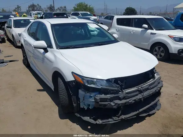 4T1B11HK5JU007856 2018 TOYOTA CAMRY - Image 1