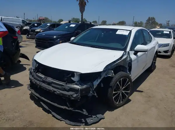 4T1B11HK5JU007856 2018 TOYOTA CAMRY - Image 2