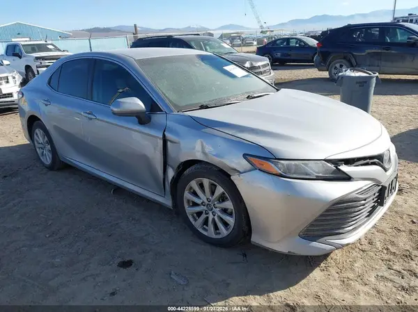 4T1B11HK5JU009770 2018 TOYOTA CAMRY - Image 1