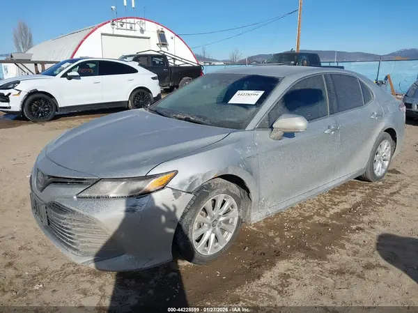 4T1B11HK5JU009770 2018 TOYOTA CAMRY - Image 2