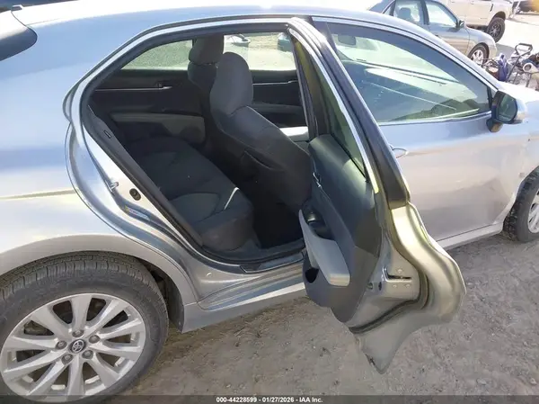 4T1B11HK5JU009770 2018 TOYOTA CAMRY - Image 8