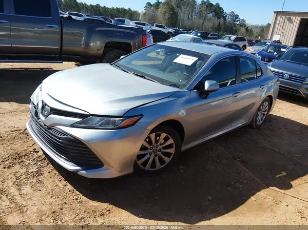 4T1B11HK5JU011146 2018 TOYOTA CAMRY - Image 2