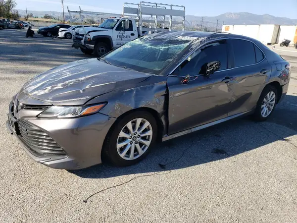 4T1B11HK5JU011390 2018 TOYOTA CAMRY - Image 1