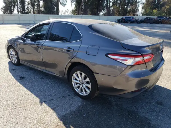 4T1B11HK5JU011390 2018 TOYOTA CAMRY - Image 2