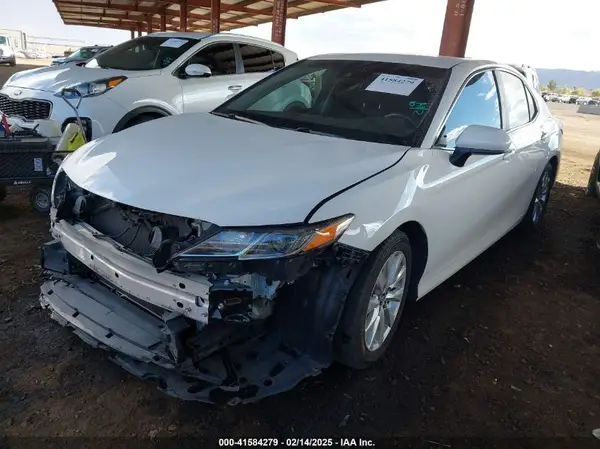 4T1B11HK5JU012815 2018 TOYOTA CAMRY - Image 2