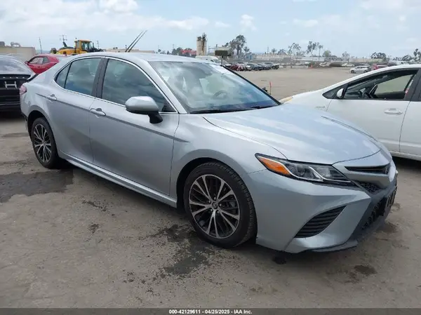 4T1B11HK5JU014158 2018 TOYOTA CAMRY - Image 1