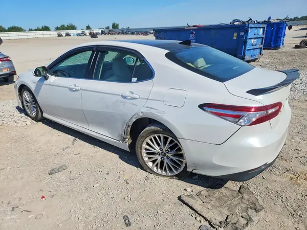 4T1B11HK5JU016265 2018 TOYOTA CAMRY - Image 2