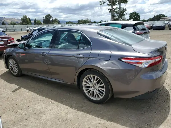 4T1B11HK5JU016282 2018 TOYOTA CAMRY - Image 2