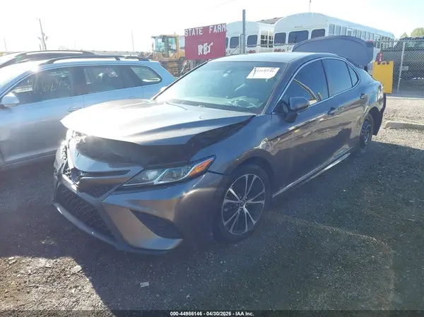 4T1B11HK5JU017822 2018 TOYOTA CAMRY - Image 2