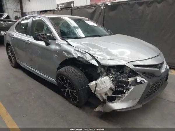 4T1B11HK5JU017982 2018 TOYOTA CAMRY - Image 1