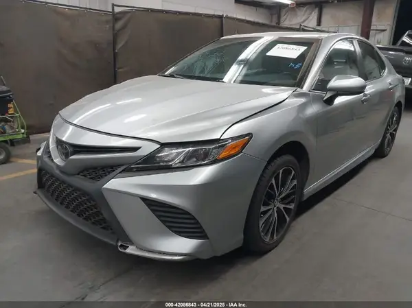 4T1B11HK5JU017982 2018 TOYOTA CAMRY - Image 2