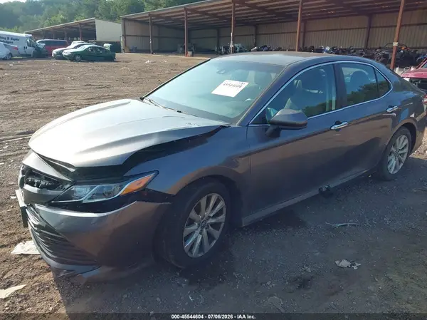 4T1B11HK5JU018517 2018 TOYOTA CAMRY - Image 2