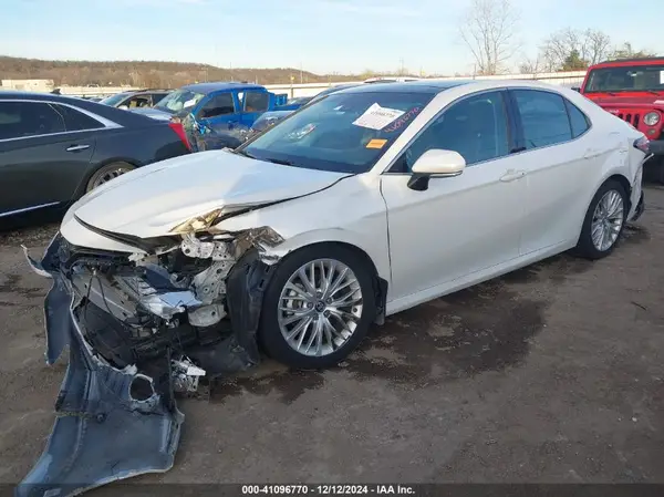 4T1B11HK5JU020381 2018 TOYOTA CAMRY - Image 2