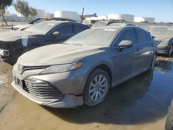 4T1B11HK5JU020610 2018 TOYOTA CAMRY - Image 1
