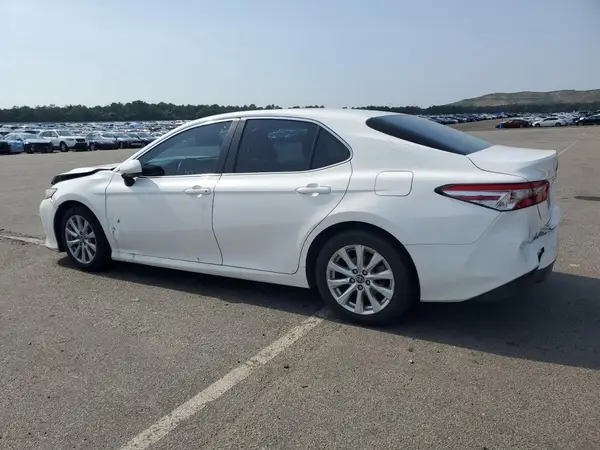 4T1B11HK5JU020798 2018 TOYOTA CAMRY - Image 2
