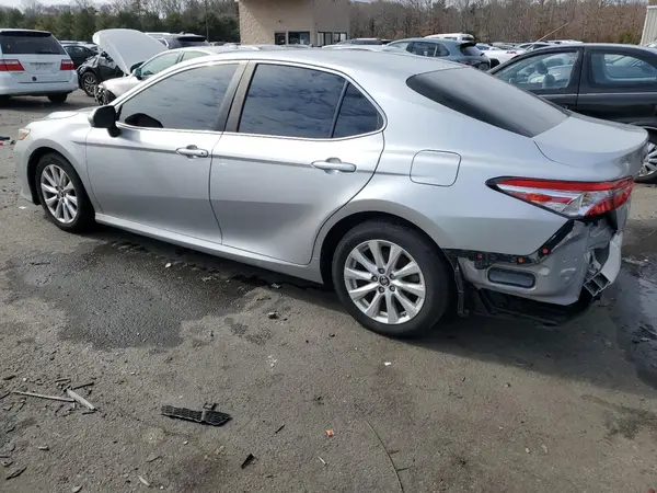 4T1B11HK5JU021420 2018 TOYOTA CAMRY - Image 2