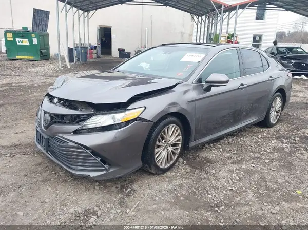 4T1B11HK5JU021756 2018 TOYOTA CAMRY - Image 2