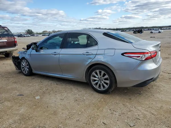 4T1B11HK5JU023006 2018 TOYOTA CAMRY - Image 2