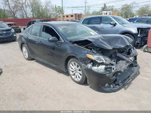 4T1B11HK5JU023412 2018 TOYOTA CAMRY - Image 1