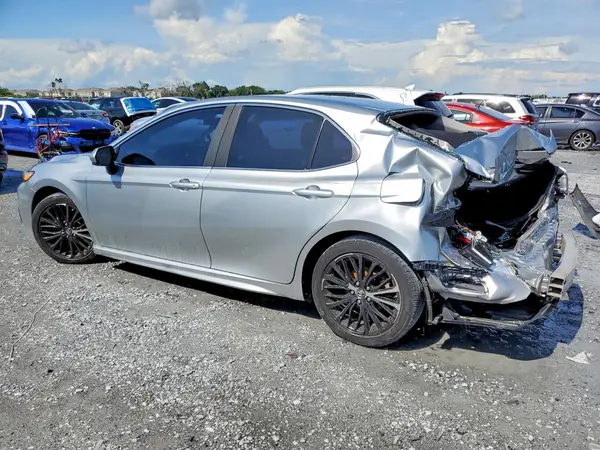 4T1B11HK5JU023698 2018 TOYOTA CAMRY - Image 2