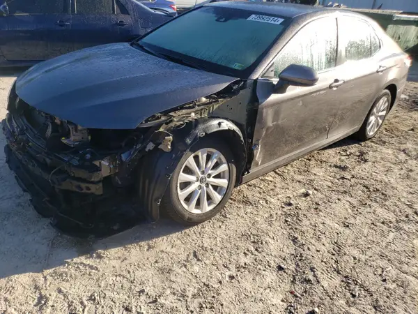 4T1B11HK5JU024270 2018 TOYOTA CAMRY - Image 1