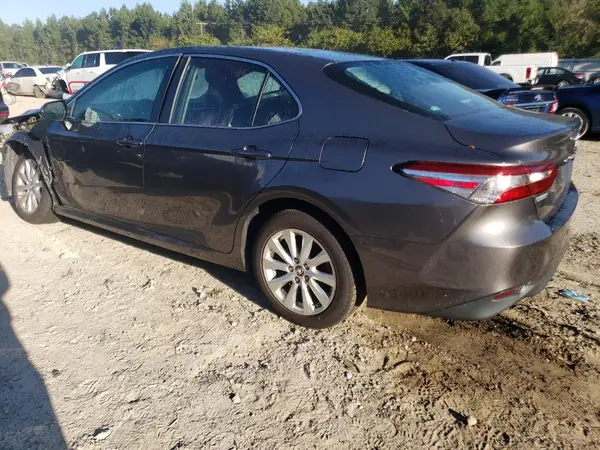 4T1B11HK5JU024270 2018 TOYOTA CAMRY - Image 2