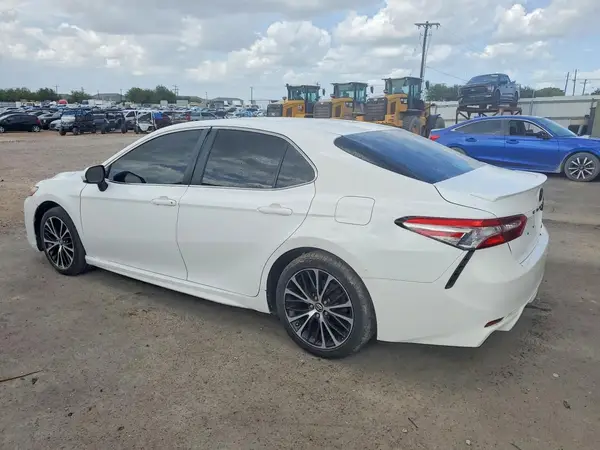 4T1B11HK5JU024401 2018 TOYOTA CAMRY - Image 2