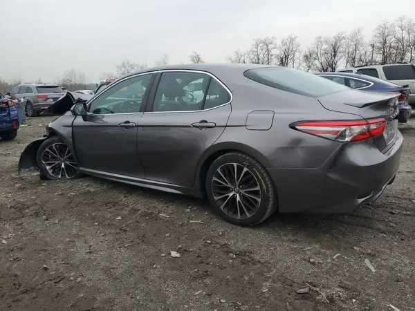 4T1B11HK5JU024818 2018 TOYOTA CAMRY - Image 2