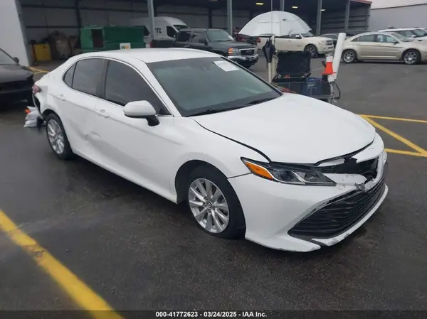 4T1B11HK5JU025659 2018 TOYOTA CAMRY - Image 1