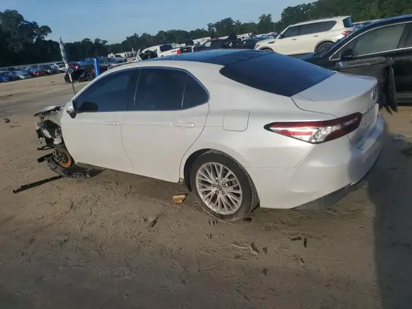 4T1B11HK5JU026231 2018 TOYOTA CAMRY - Image 2