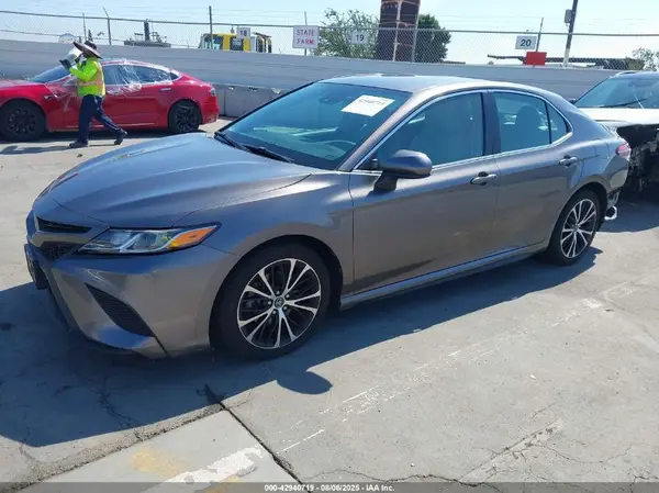 4T1B11HK5JU026939 2018 TOYOTA CAMRY - Image 2