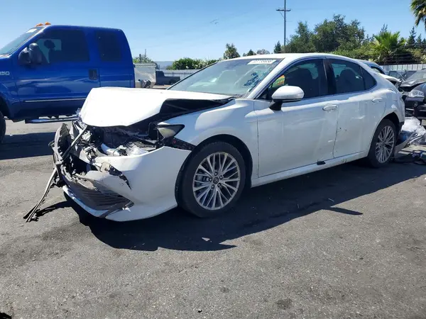 4T1B11HK5JU028495 2018 TOYOTA CAMRY - Image 1