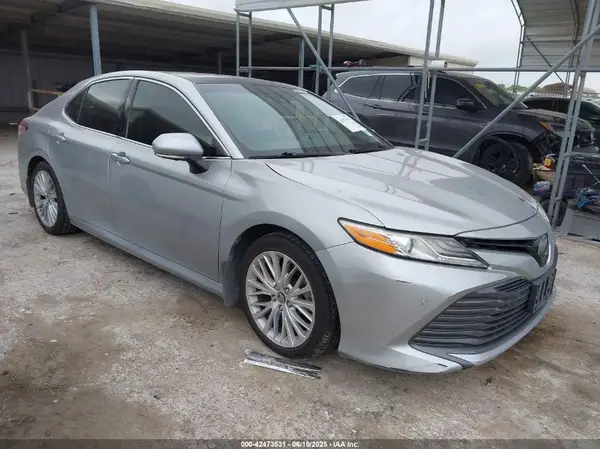 4T1B11HK5JU028576 2018 TOYOTA CAMRY - Image 1