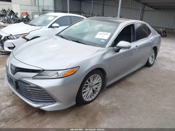 4T1B11HK5JU028576 2018 TOYOTA CAMRY - Image 2